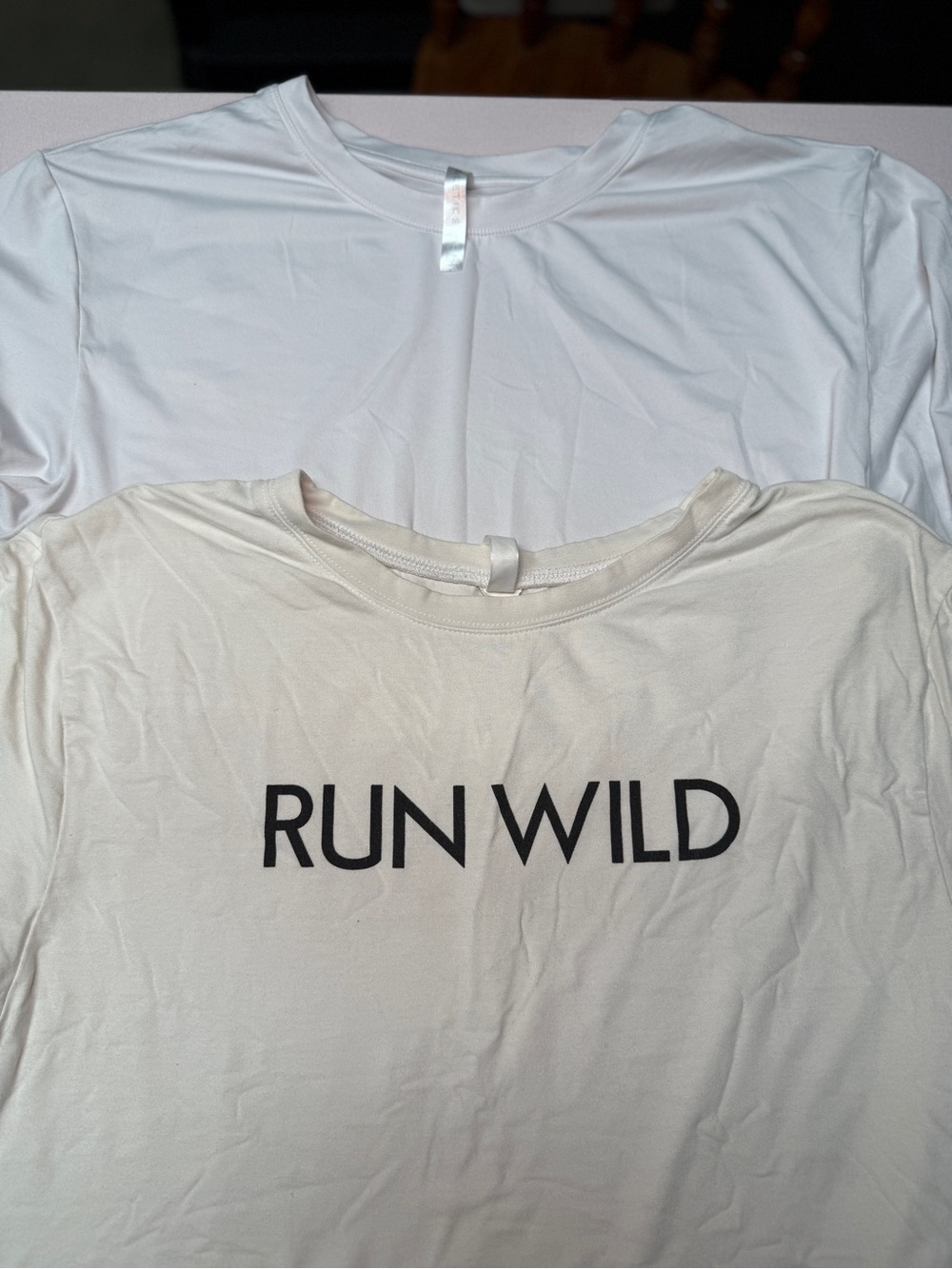Fabletics crop RUN WILD Graphic Tee - White & Cream small